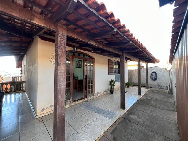 #953 - Casa para Venda em Itatiaiuçu - MG - 1